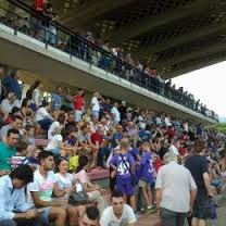 PRE-RITIRO DI MONTECATINI: IL POPOLO VIOLA ASPETTA MARIO GOMEZ MENTRE I RAGAZZI HANNO INIZIATO A SUDARE.